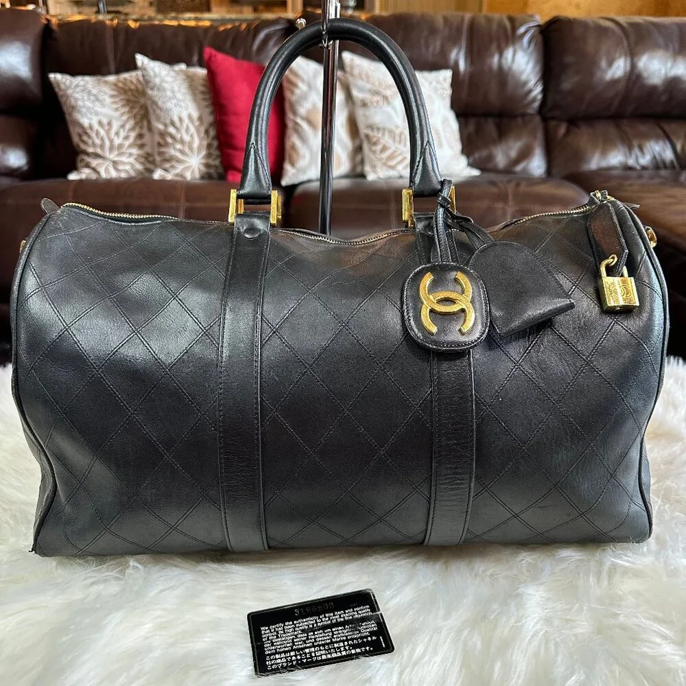 ❌SOLD❌ Authentic Chanel Vintage Diamond Stitch Lambskin Quilted Duffle Bag - Picture 3 of 17